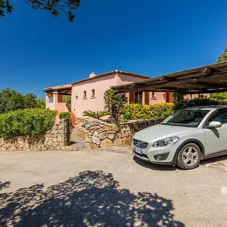 Villa Baja Sardinia فيلة *